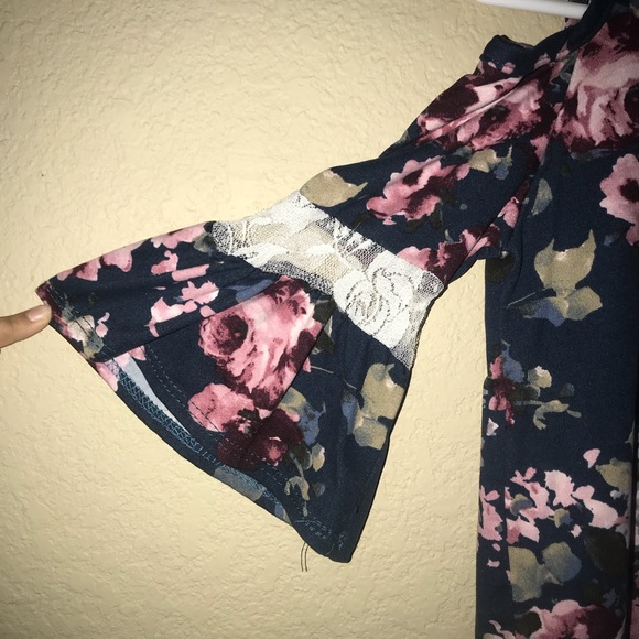 Girls open shoulders blouse 👚 - Picture 2 of 3